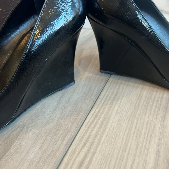 Gucci Black Patent Leather Wedge Round Toe Pumps Size 40 - Picture 6 of 11